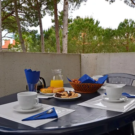 Apartment Familiar Flat With Balcony