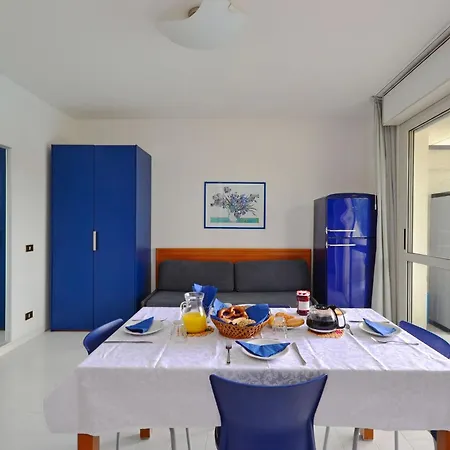 Апартаменты Familiar Flat With Balcony Линьяно-Саббьядоро