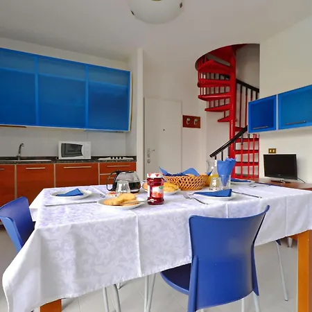 Familiar Flat With Balcony Lignano Sabbiadoro